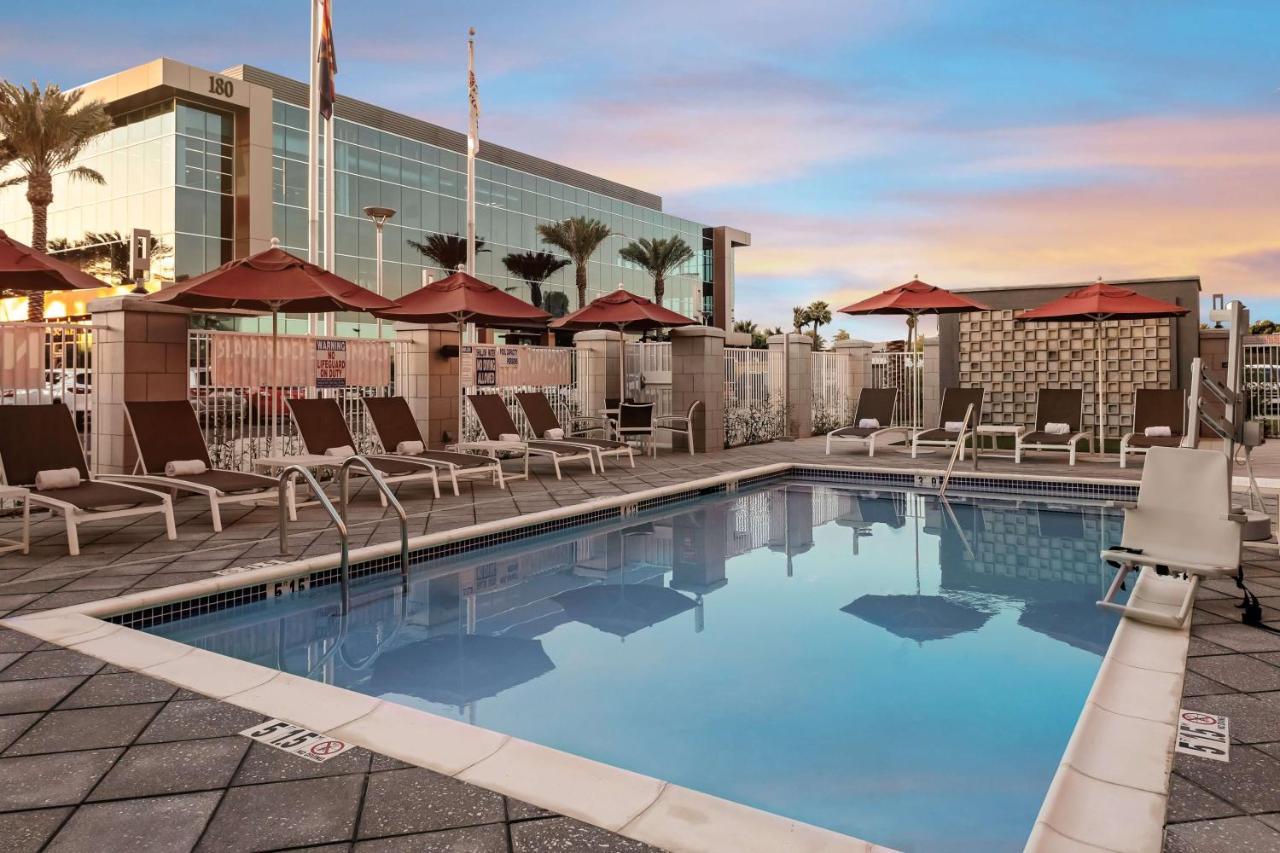 Hilton Garden Inn Chandler Downtown Exterior foto