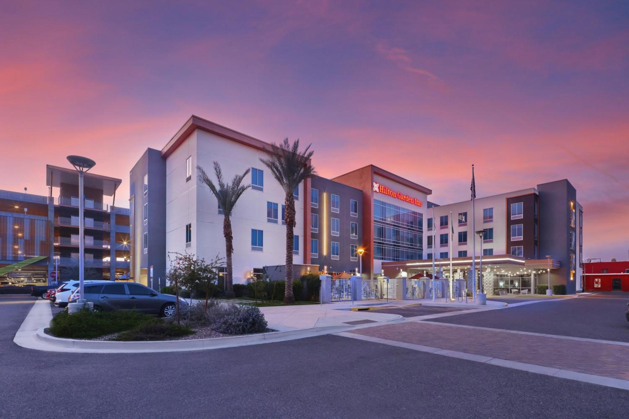 Hilton Garden Inn Chandler Downtown Exterior foto